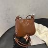 Fashion, lightweight and casual solid color new simple shoulder bag high texture versatile portable messenger bag women
