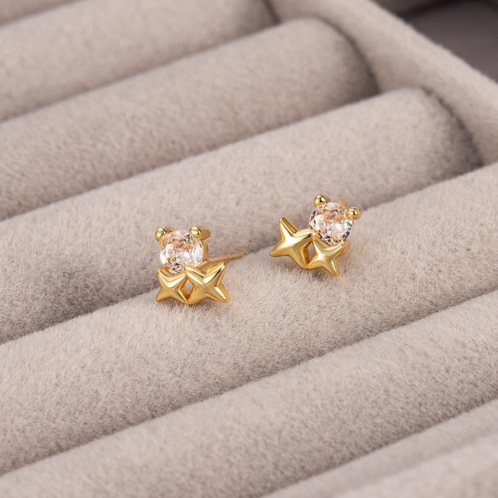 Sparkling zirconium quadrangle stud earrings are small, exquisite and simple, high-end exquisite niche design, personalized design, ear jewelry