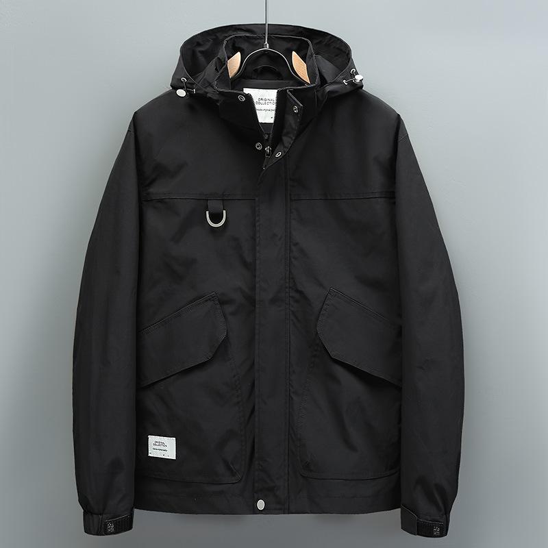 

Мужская однотонная свободная куртка больших размеров на весну и осень. Мужская повседневная куртка с воротником-стойкой и прямым подолом и множеством карманов. M чёрный