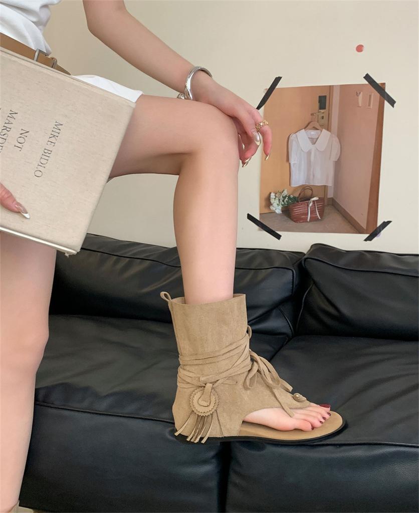 2025 neue Sommer vielseitige offene coole Stiefel Westernstiefel Retro-Riemen Römerschuhe Fischgräten-Innenfutter plus Zehensandalen