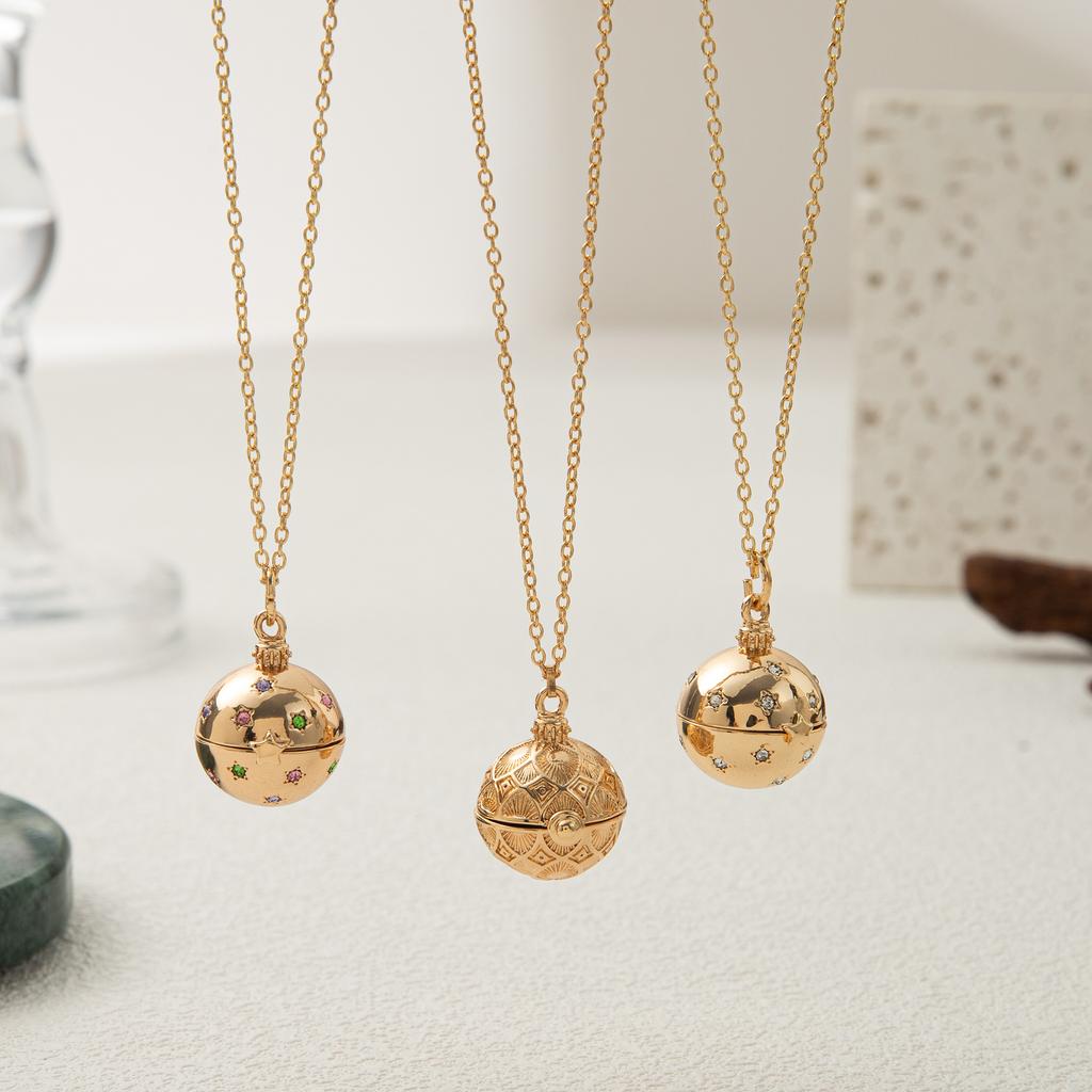 Retro Women'S Heart-Shaped Frog Opening/Closing Circular Pendant Necklace Elegant Accessory Gift.