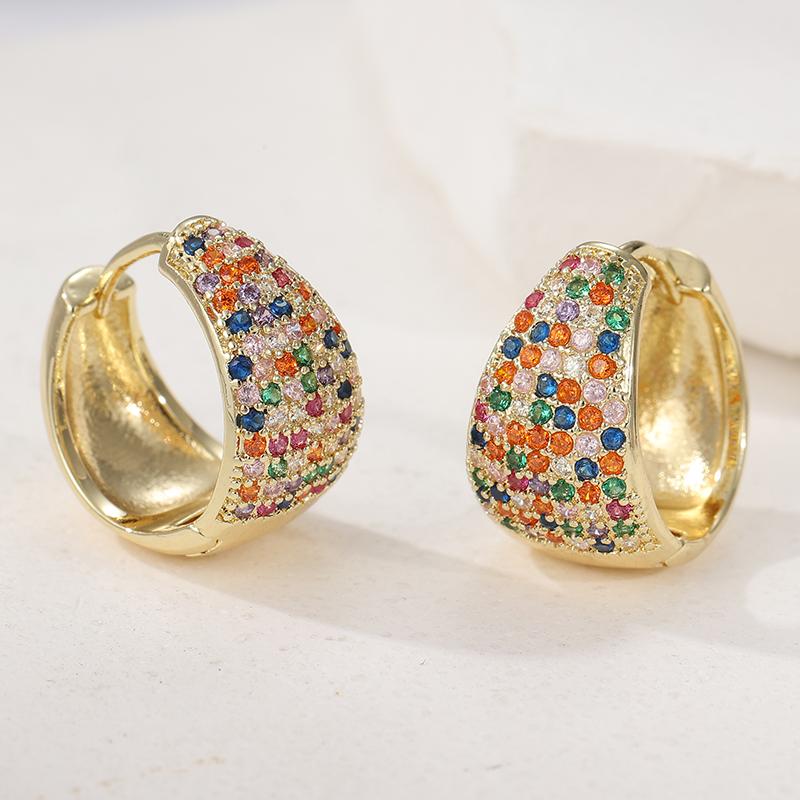 Exquisite funkelnde Wassertropfen-förmige farbige synthetische Zirkonia kleine Creolen für Damen Party Schmuck Accessoires