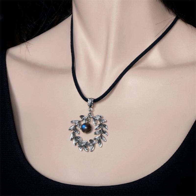 

Hip-hop Punk Sliver Color Leaf Garland Spectrolite Bead Pendant Black Rope Necklace for Women Men Collar Chain Trendy Jewelry