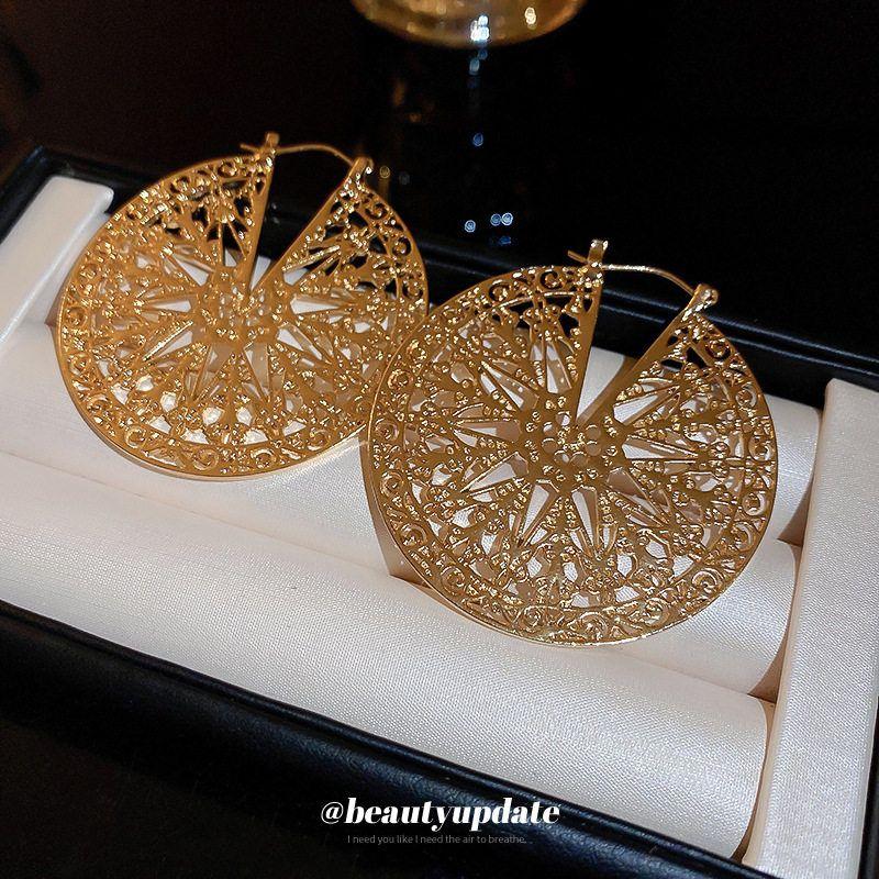 European and American Hollow Disc Metal Ear Cuff Retro Design Exaggerated Earrings Minority Fashion Fancy Earrings for Students