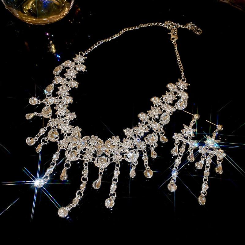 Diamond-encrusted hollow flower fringed necklace earrings set exquisite fashion versatile collarbone chain light luxury high-end jewelry