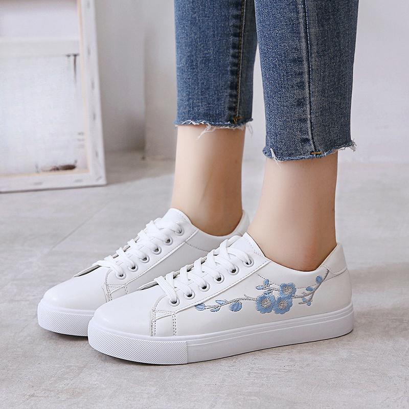 

Весенне-летние повседневные модные кроссовки на плоской подошве, новый стиль, с круглым носком, на шнуровке, с вышивкой, удобная женская прогулочная обувь 40