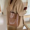 Borsa a Secchiello in PU con Tasca Frontale Grande Capacità Borsa a Spalla alla Moda