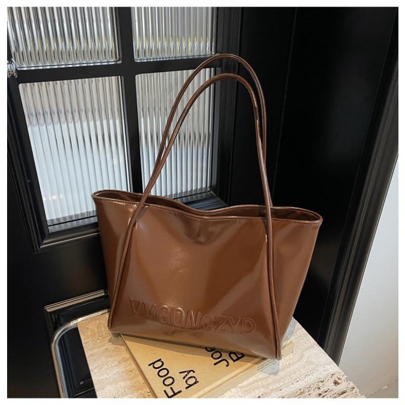 Large-capacity bag women's autumn and winter retro versatile new simple shoulder bag fashionable commuter tote bag
