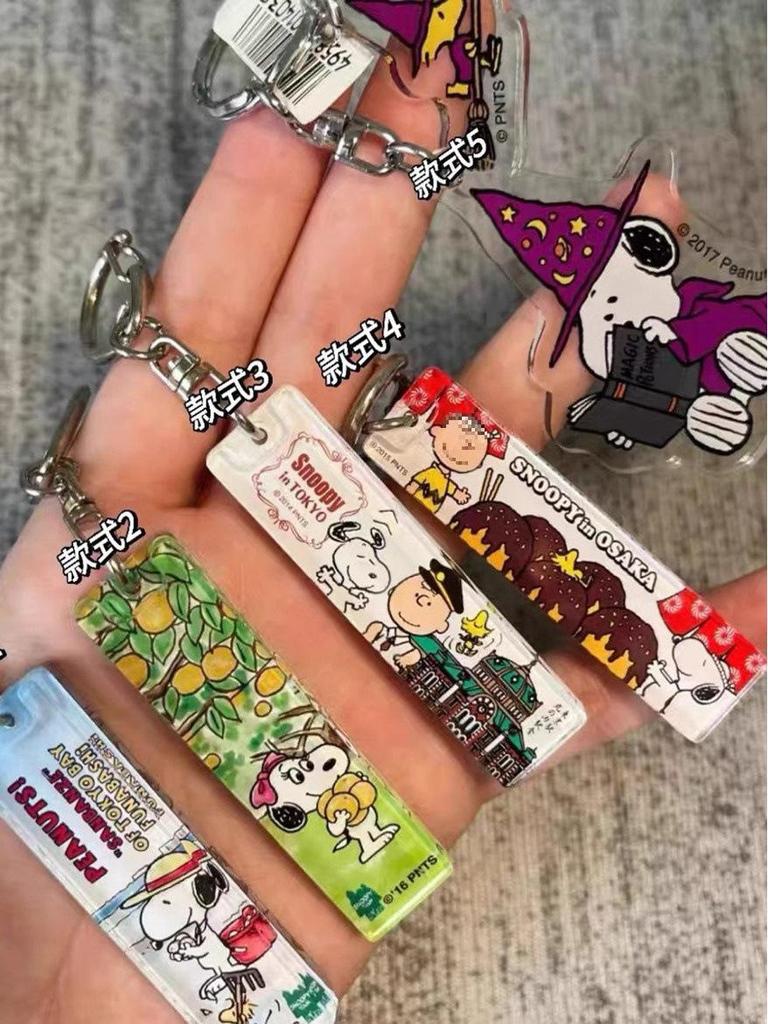 Cartoon Snoopy Acryl Schlüsselanhänger im japanischen Stil: Süßer Taschenanhänger, Perfektes Schmuckgeschenk für Freunde