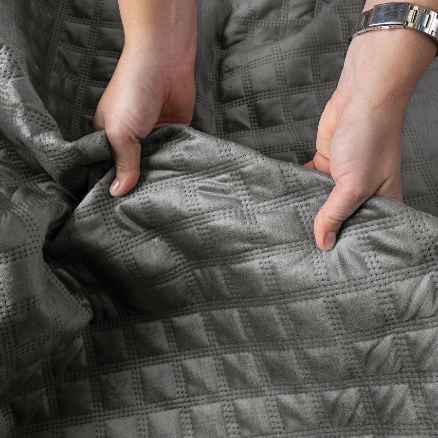 VELVI Bedspread 220x240cm - anthracite elegance in a geometric pattern