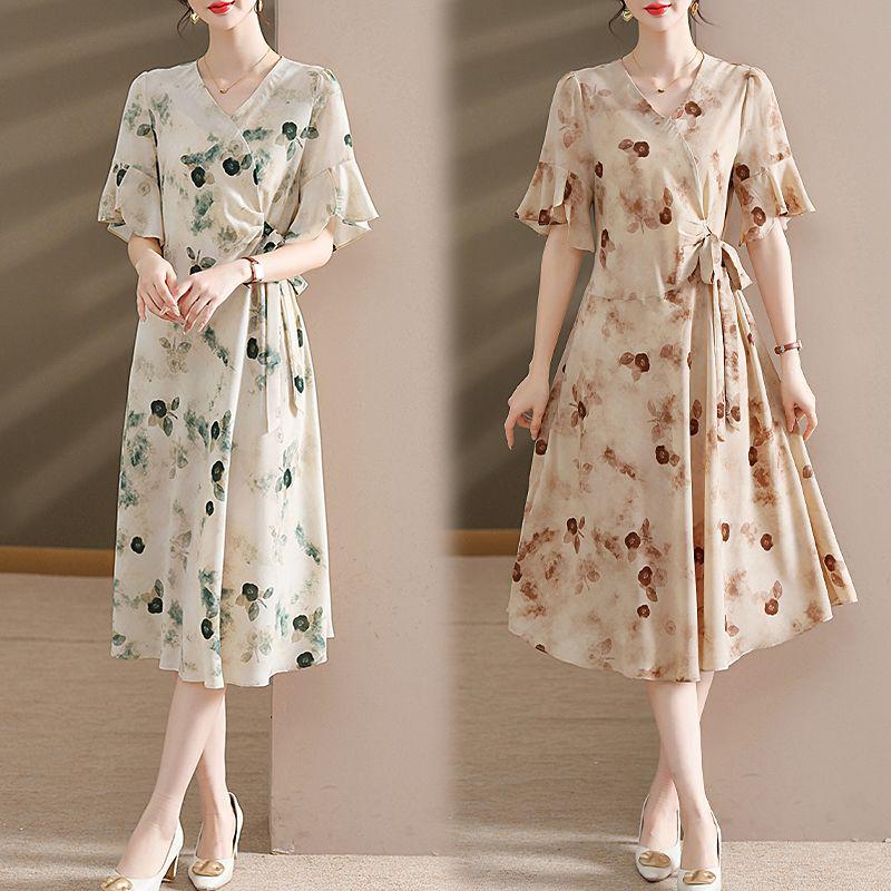 Sophisticated Summer Dress for Middle-aged Women - Waist-cinching, Mid-length Printed Style