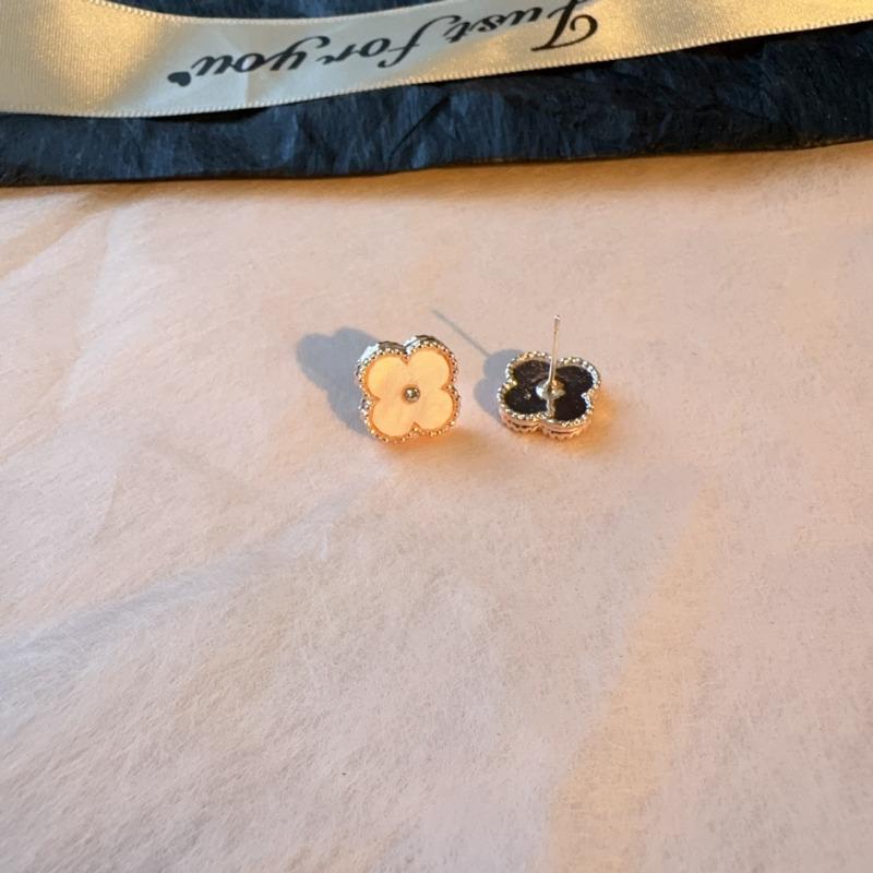 Sweet Pink Four Leaf Flower Diamond Studded Earrings with Fashionable Atmosphere and Versatile Floral Earrings