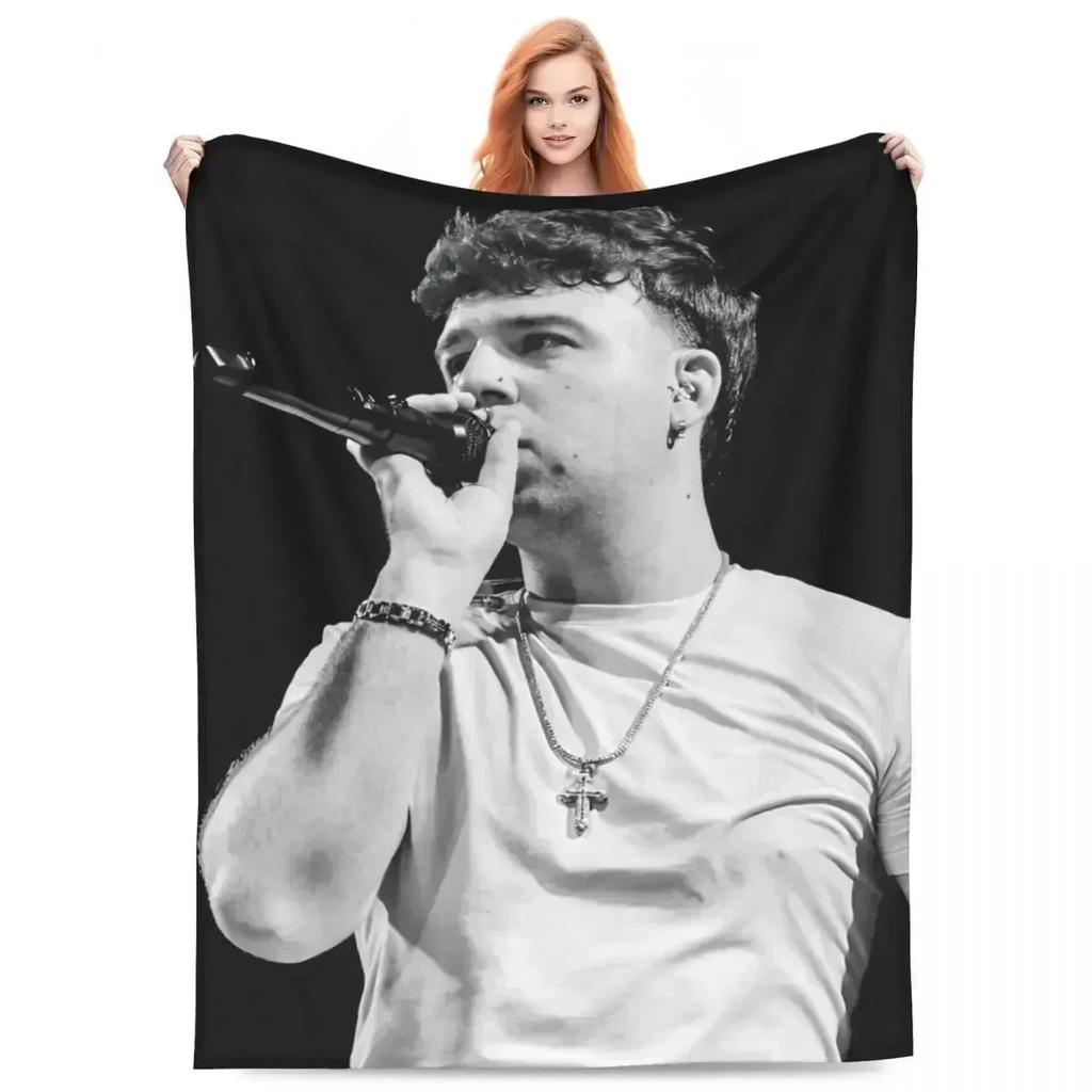 Singer Quevedo Blankets Reggaeton Latin Pop Latin Trap Plush Novelty Breathable Throw Blankets for Coverlet Spring/Autumn