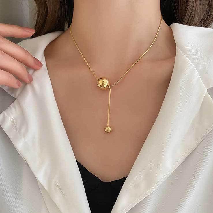 Golden Orb Titanium Steel Necklace: Light Luxury, Fade-Resistant, Niche Clavicle Chain with Pendant for Women