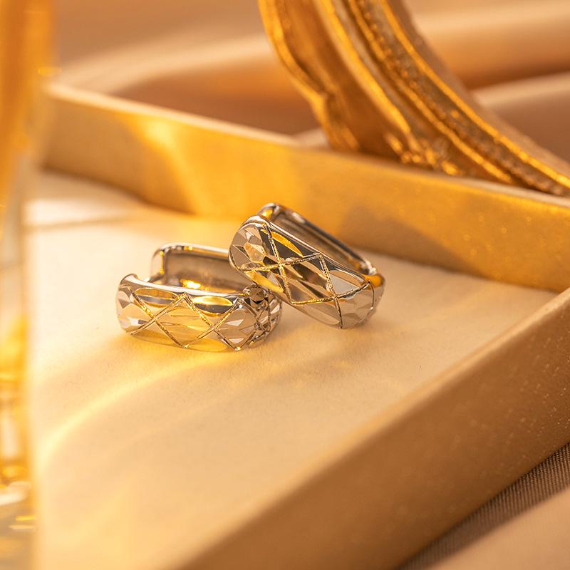Silver Needle Geometric Heart Hoop Earrings - Retro & High-End Style for a Bold Look