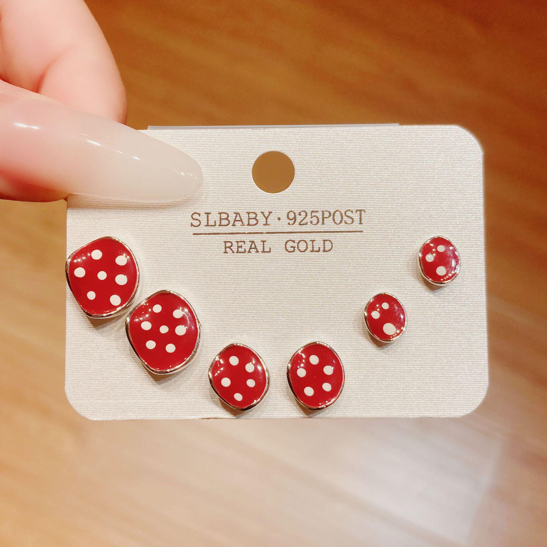 

Women s 2025 Winter Red Polka Dot Ankara Three-Piece Suit with Earrings – Classic & Versatile Style