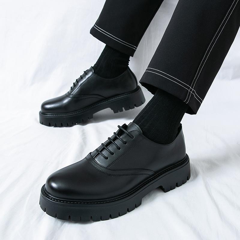 Nuove scarpe in pelle con plateau rialzanti, testa larga, vernice lucida, scarpe casual con tacco alto, parrucchiere