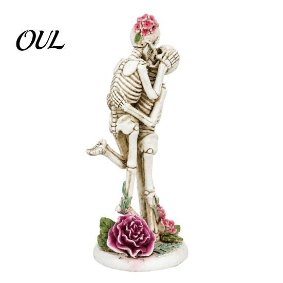 Gothic Style Commemorative Gift Resin Hugging Skeleton Couple Figurine with Roses, Eternal Love Skull Stable Base Display Ornament Statue, Day of The
