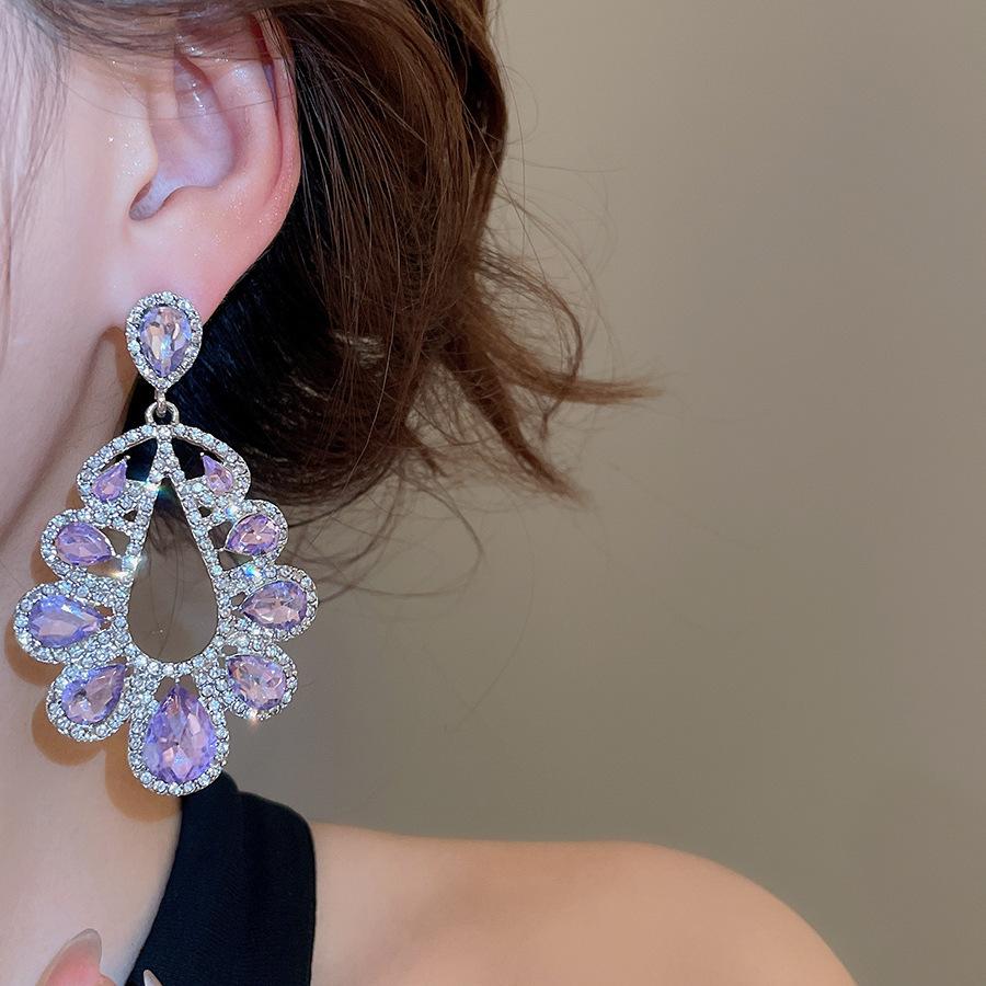 Silbernadel Strass Tränenohrringe: Luxuriöse, Modische, Hochwertige Hofstil-Stecker mit einem Individualistischen, Übertriebenen Design.