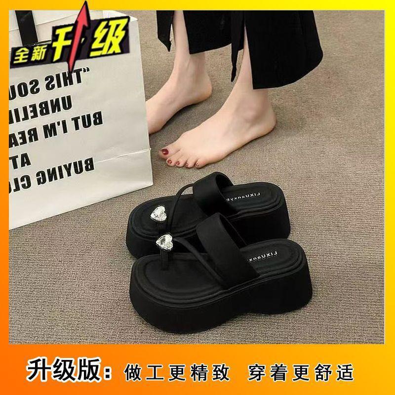 In the summer of 2025, the new popular thick-soled small man cover toe cool slippers women's fashion height-increasing rhinestone sandals