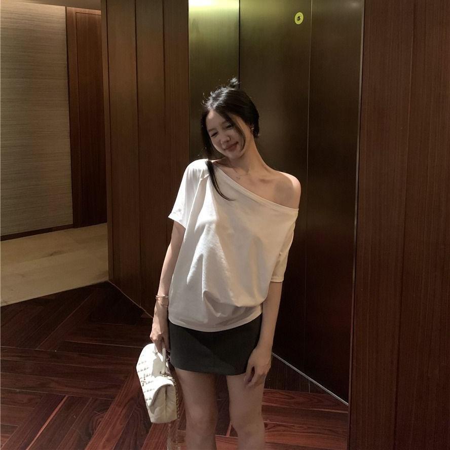 Women's diagonal collar, one word shoulder and two short-sleeved T-shirts, women's spring and summer new versatile bottoming shirt tide