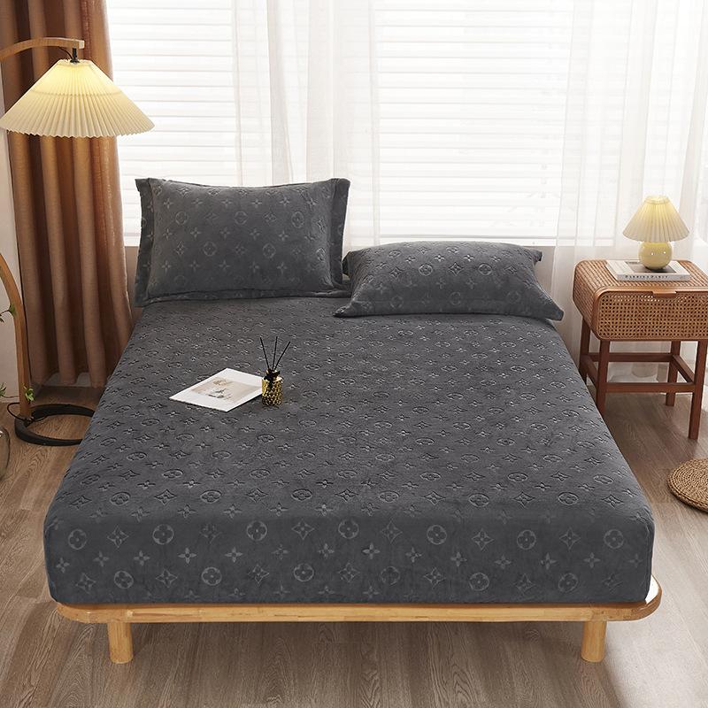 Foreign trade heavy milk fleece mattress single-layer jacquard mattress three-piece set fully enclosed dirty mattress non-slip fixed