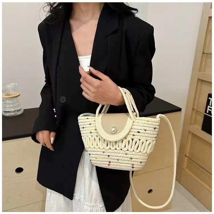 

Большая вместительная сумка сезона 2024 года, новая модная пляжная сумка-тоут, нишевая тканая портативная сумка через плечо в иностранном стиле