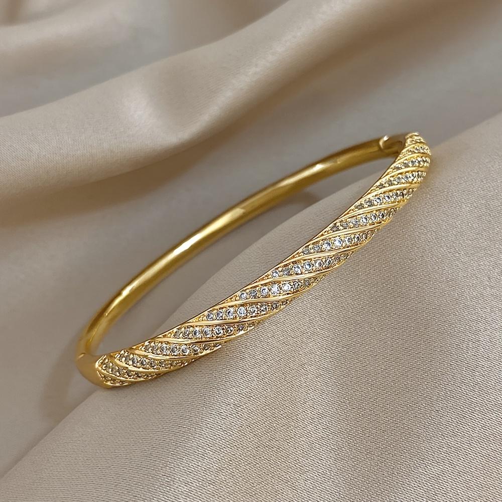 1A Stylish Twisted Half-circle Rhinestone Copper Bracelet, an Elegant and Versatile New Spring/summer Couple's Bracelet, Suitable for Daily Wear and