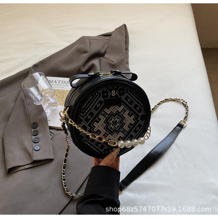 This Year, New Chinese Light Luxury Embroidered Small Round Bags Are Popular, Women's Leisure National Style High-end Texture Chain Messenger Bags.