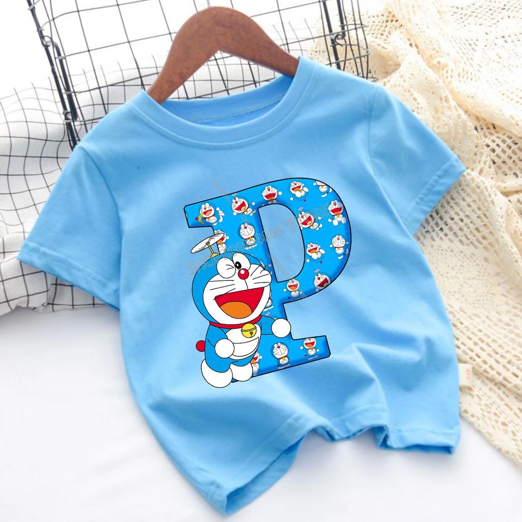 Doraemon Neues T-Shirt für Kinder Blau Buchstabe A-Z Tee Top Kawaii Cartoon Rundhals Kleidung Mode Kinder Anime Kleidung Geschenk