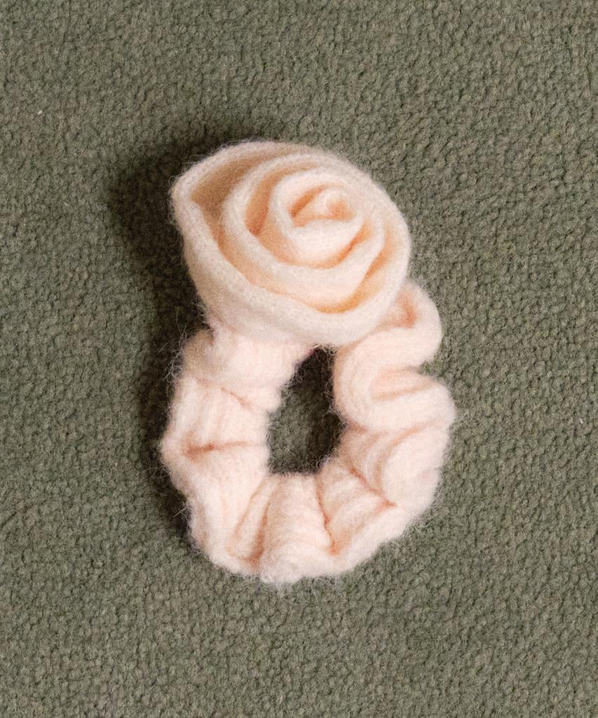 Melly&Rose Rose Corsage Knit Scrunchie (310541)_Cream