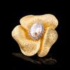 The Golden Noble Flower Brooch Is A High-end and Elegant Crystal Flower Brooch with A Light Luxury and High-end Feel