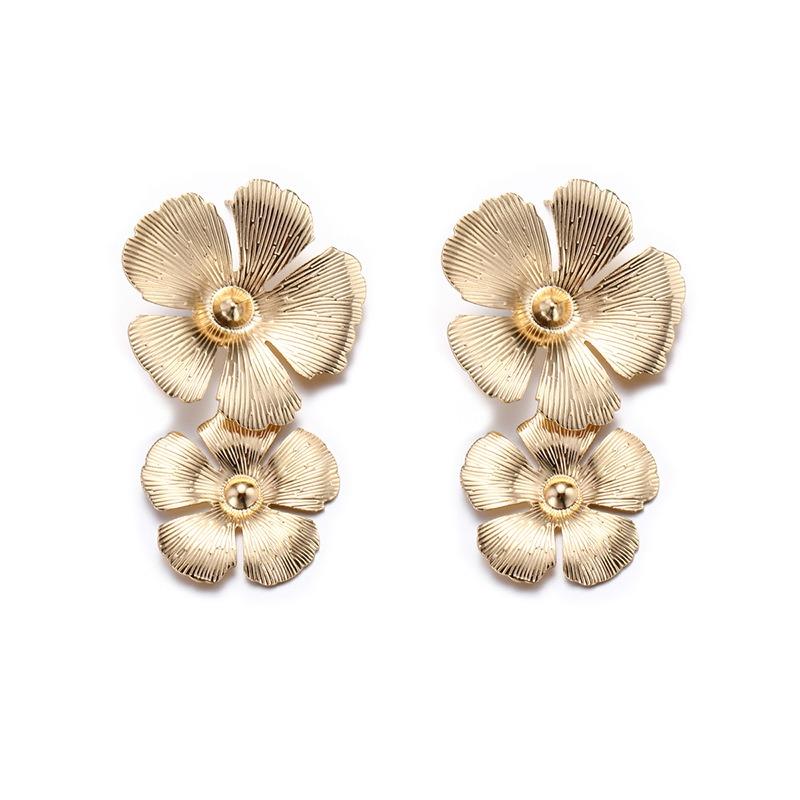 Exaggerated Alloy Pearl Stud Earrings Jewelry Fashion Statement Flower Earrings Niche Women's Earrings