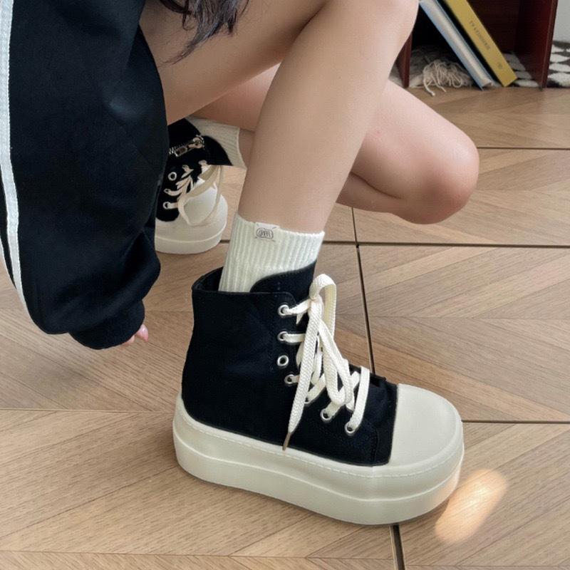 Nouveaux petits chaussures montantes à semelles épaisses Printemps 22 chaussures décontractées rehaussantes moches mignonnes chaussures de sport pour skate