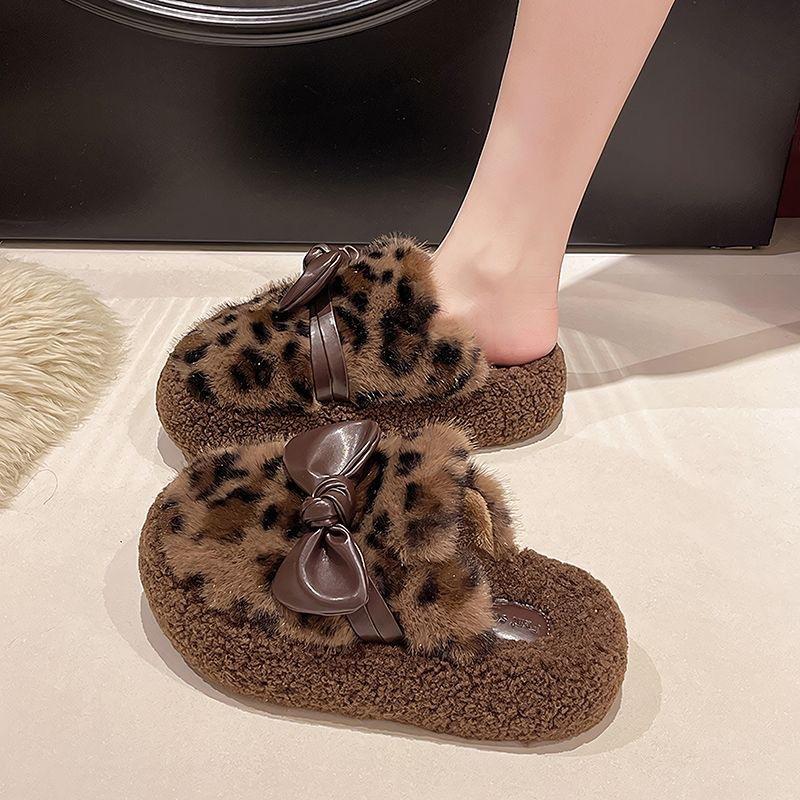 Schmale Schleife Koreanische Version Halbschuhe Flauschiger dicker Boden Baumwolle Hausschuh erhöht die Höhe und hält warm Design-Sinn, eine Pedal-Taschenspitze