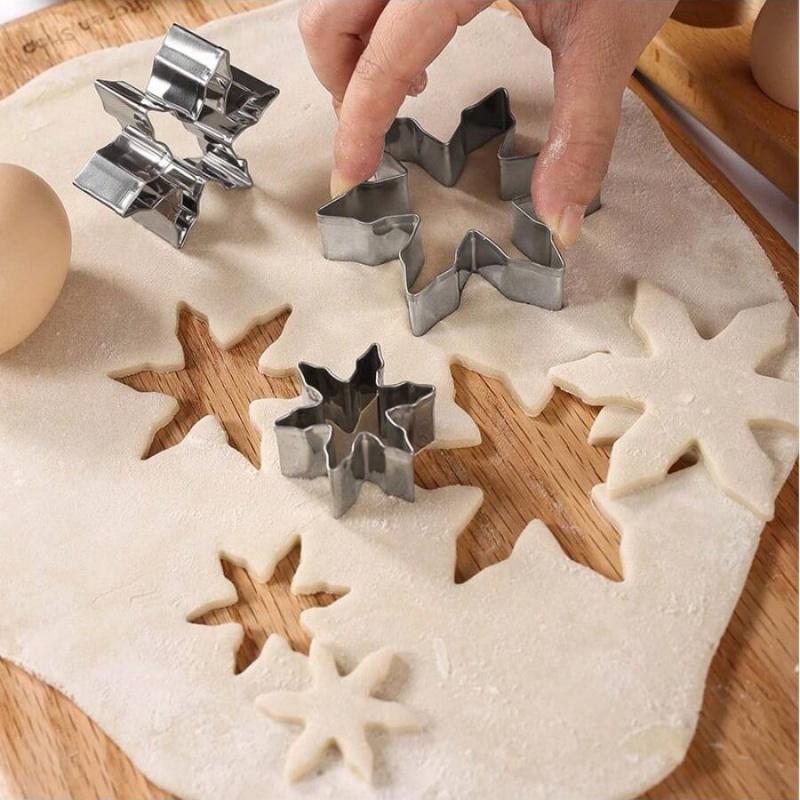 3/5pcsChristmas Snowflake Cookie Mold Stainless Steel Kitchen Baking Tool Gingerbread Man Christmas Tree Chocolate Candy Mold Co