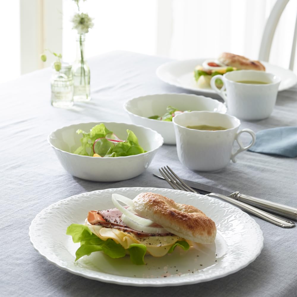 NARUMI Silky White Plate, 27cm Diameter, Cute Relief Design, Perfect for Lunch or Dinner, Microwaveable, Dishwasher Safe, 9968-1544P