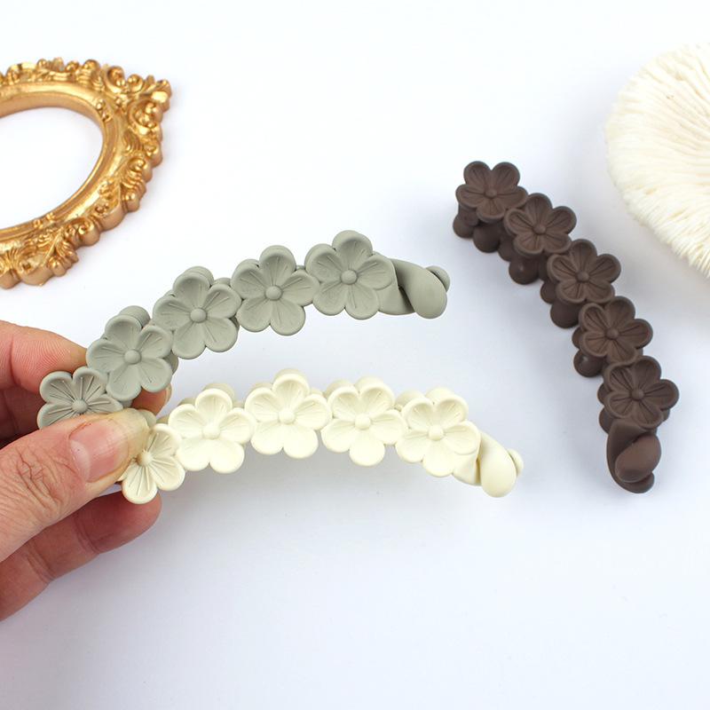 Flowers Twist and Curl with Small-sized Hair Volume Simple Vertical Hair Clips with Anti-slip PropertiesVersatile Hair Clips for The Back of The Head.