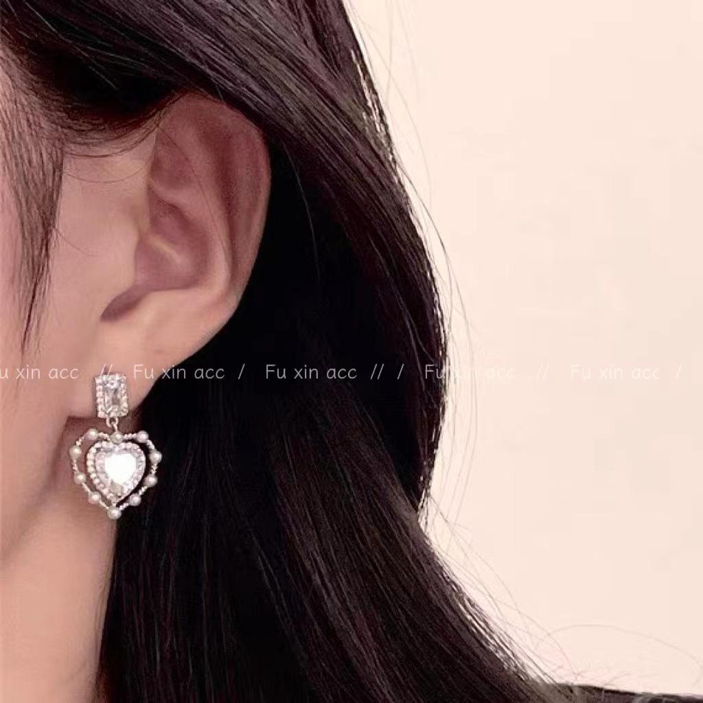 Peach Heart Zircon & Pearl Earrings: Elegant, Versatile Clips