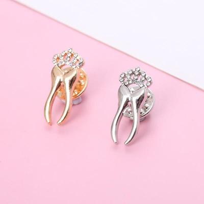 European-American Style Creative Alloy Brooch with Diamond Crown and Tooth Design - Fashion Jewelry Pendant for Clothing Accessories.