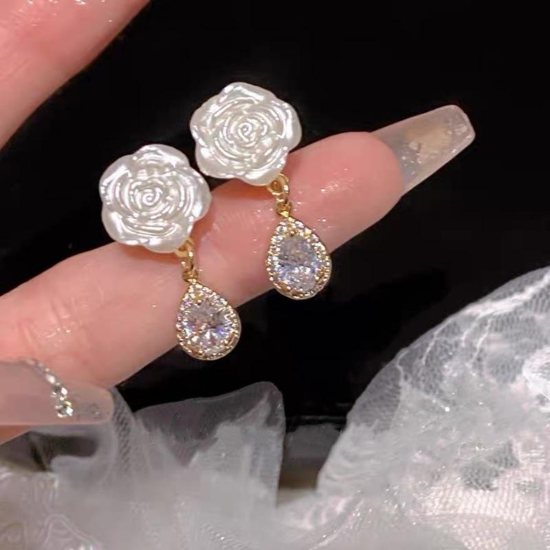 White Flower Top Water Drop Pendants Women's Dangle Earrings Elegant Acrylic Crystal Luxury Wedding Ear Jewelry 2025 new in