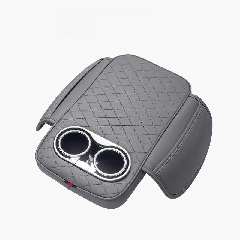 Polštářek na opěrku ruky středové konzole auta z PU kůže se 2 držáky na nápoje a boční kapsou Zvýšená podložka do auta Potah na opěrku ruky do auta