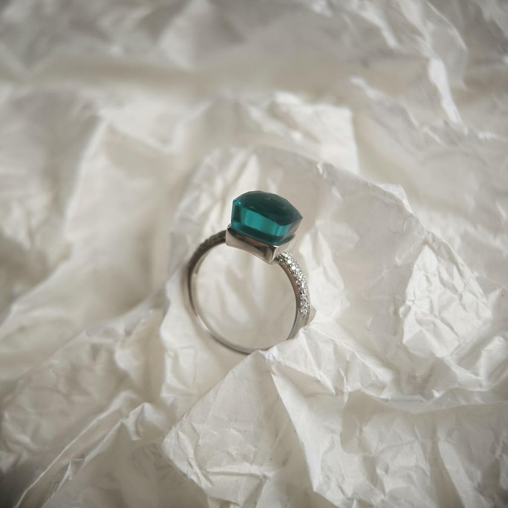 Серебряное кольцо с фианитами, вес изделия 3,62 гр (2177111)