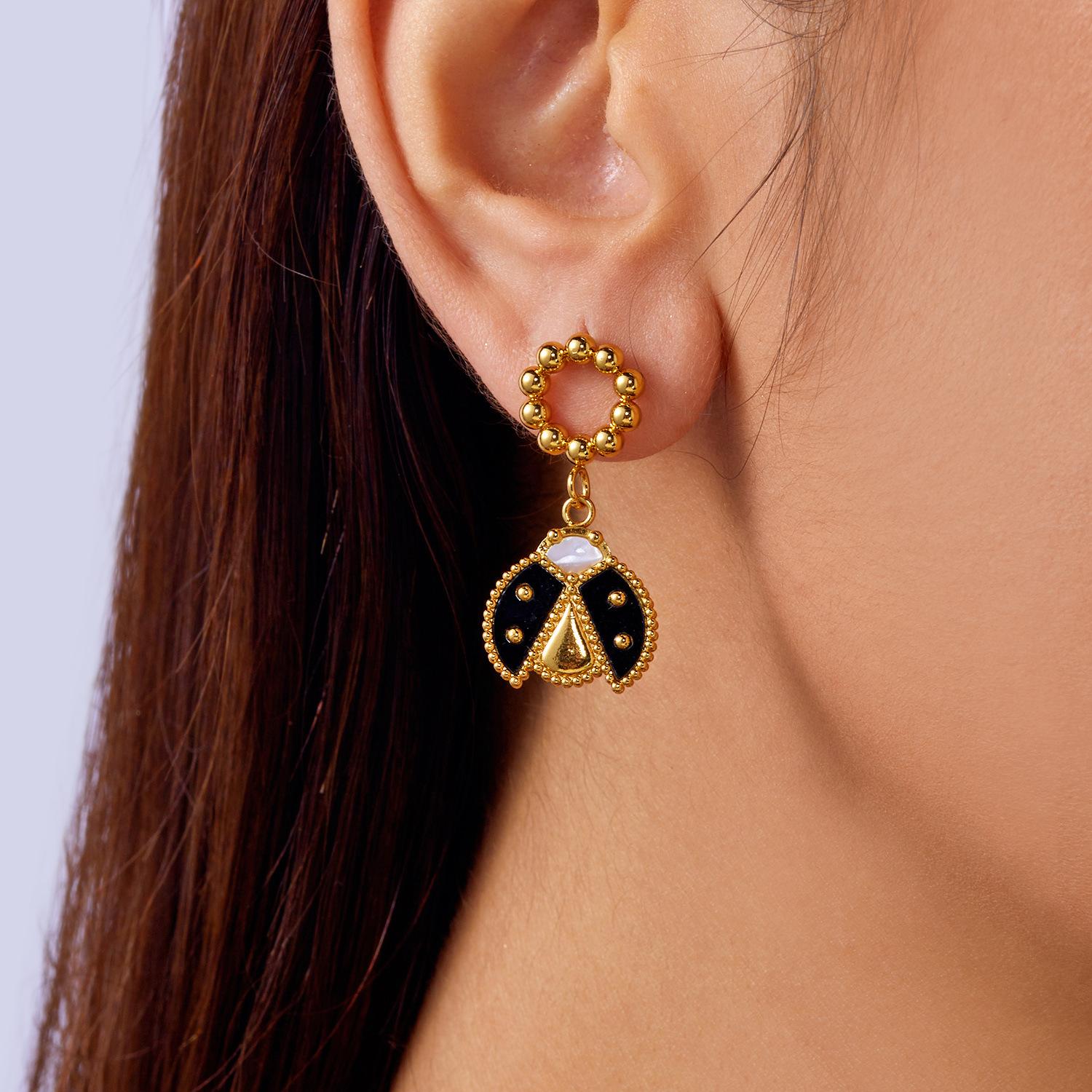 

Модні сережки-краплі для жіночих прикрас чорний