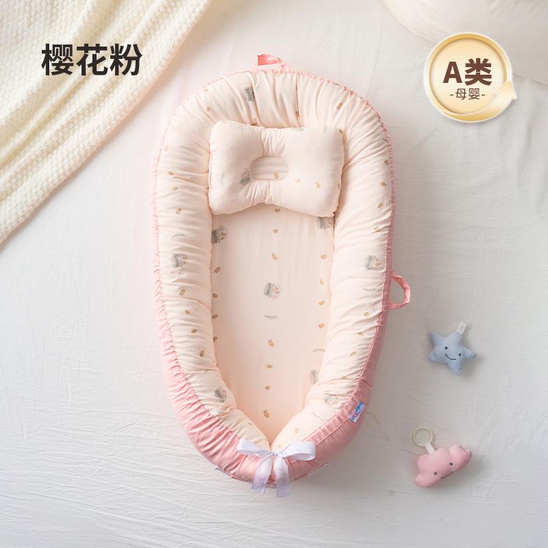 Bed-in-a-bed crib for newborns, designed to soothe sleep and prevent startle reflexes, mimicking the womb, providing a sense of security for the baby