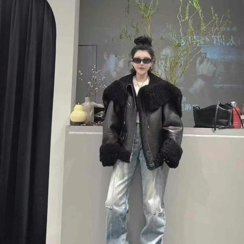 Autumn and winter new fur integrated women's fur jacket short imitation lamb wool fashion locomotive jacket Kusa