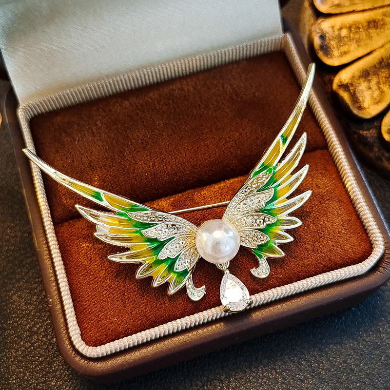 

Модная брошь-бабочка 2025 года: Элегантная булавка в виде цветка и животного для костюмов и пиджаков