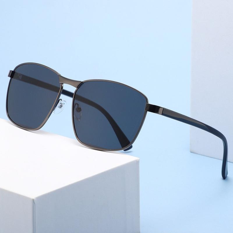 2026 Nuovi Occhiali da Sole Quadrati in Metallo Casual Unisex Occhiali Classici da Guida Ombrellini Protettivi UV per Viaggi all'Aperto per Uomo