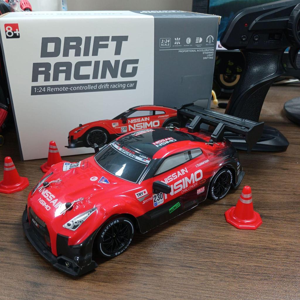 High-Speed 4WD RC Drift Car with Lights - Remote Control Racing Model