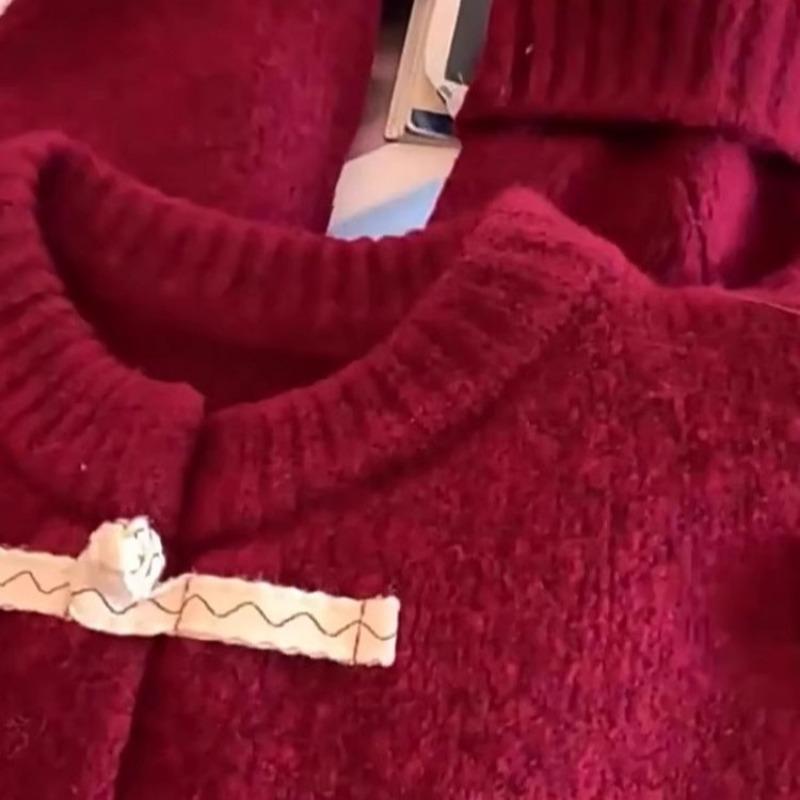 New Red Round Neck Long-sleeved Cardigan Winter New Button Design Knitted Sweater Top Trendy
